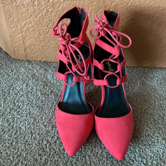 Size 6 fuchsia suede pointy heels - Picture 2 of 9